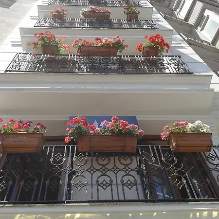 Otel Taxim 3*